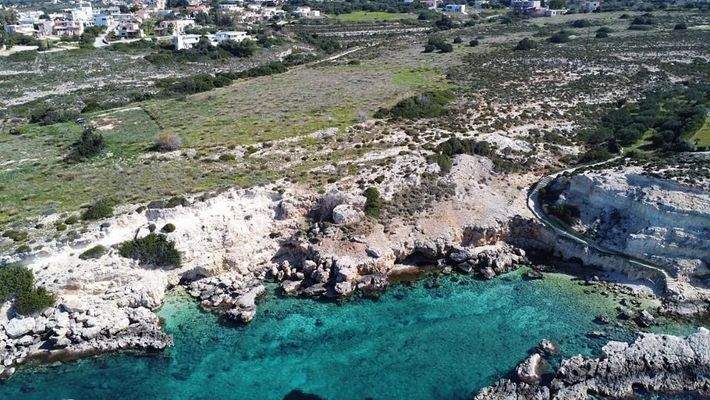Kreta, Chorafakia Chania: Grosses Grundstück direkt am Meer mit unvergleichlichem Meerblick zu verkaufen