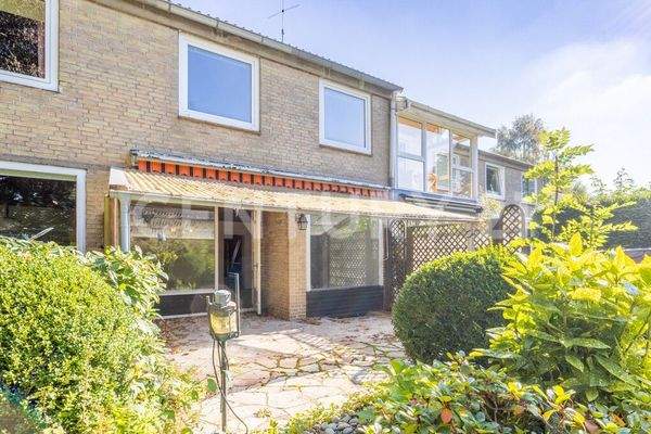 Überdachte Terrasse mit West-Ausrichtung