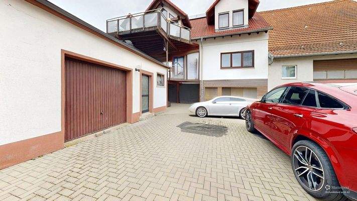 Entrance-Defurnished