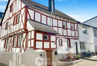 Außenansicht mit Terrasse