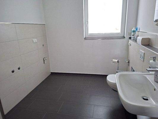 Anschlüsse für Wanne möglich 