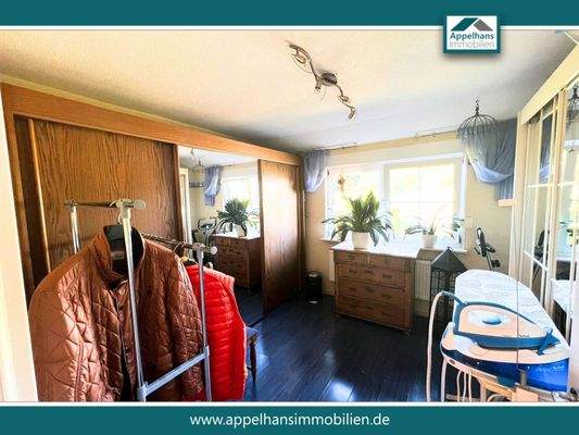 Ankleide-/Schlafzimmer