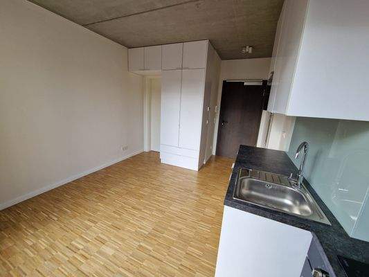 Wohnküche + Zimmer 2.jpg