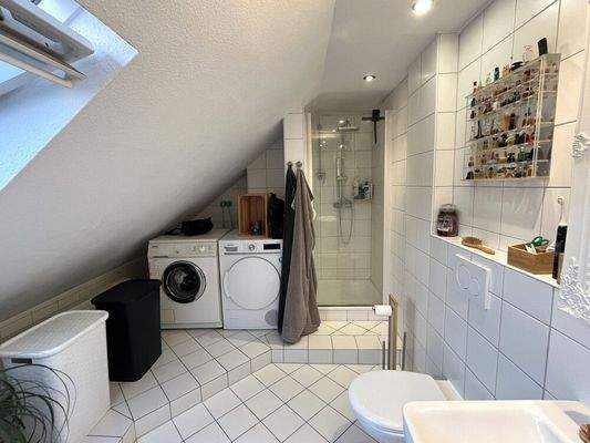 Badezimmer mit Dusche