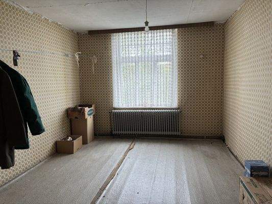 einfaches Zimmer im OG