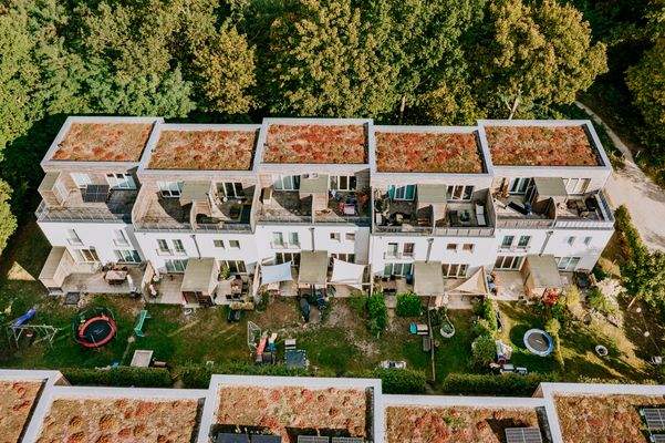 Repräsentative Außenansicht der Häuserzeile