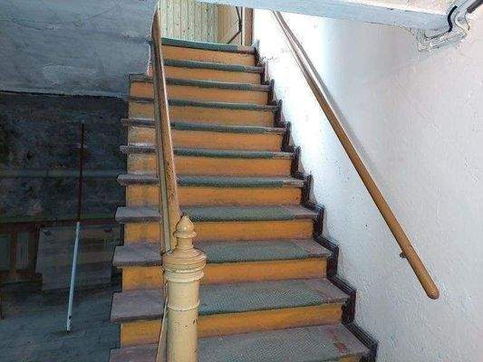 Treppe zum Kellergeschoss MFH