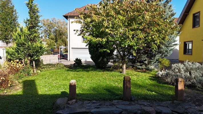 Grünfläche Hof