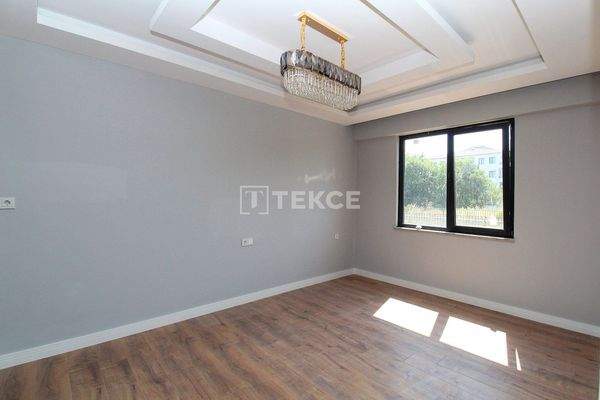 Spacious Properties with Balconies in a Complex in Yalova