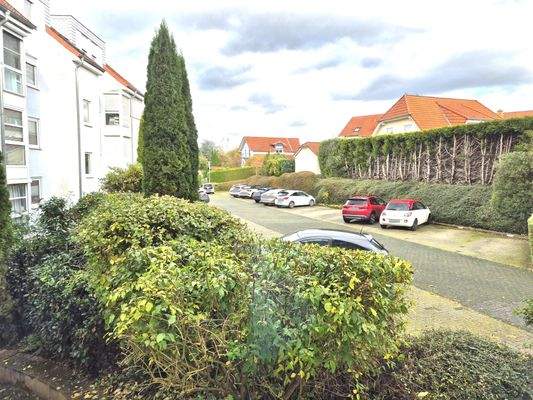 Autostellplätze am Haus.jpg