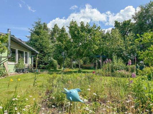 Blick zum Gartenhaus