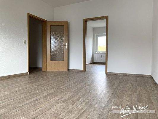 Wohnzimmer mit Balkon