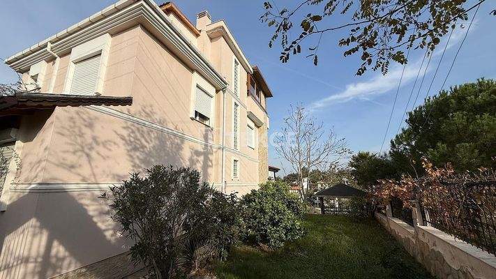 Sea View Spacious Villa with Private Garden in İzmir Turkey