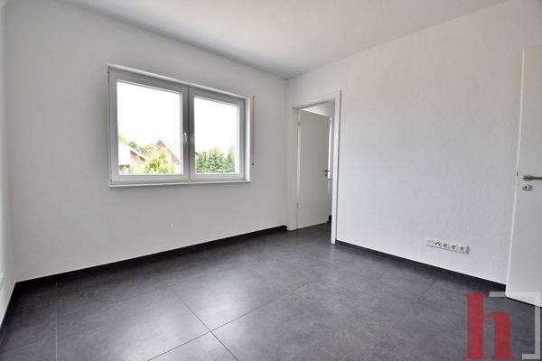 Schlafzimmer mit Ankleideraum