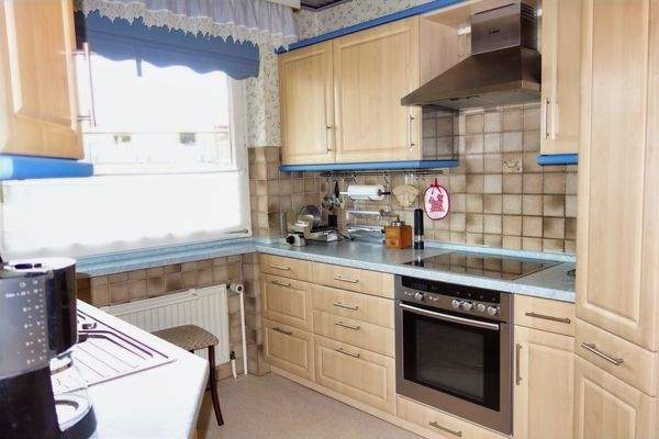 Küche mit Einbauküche