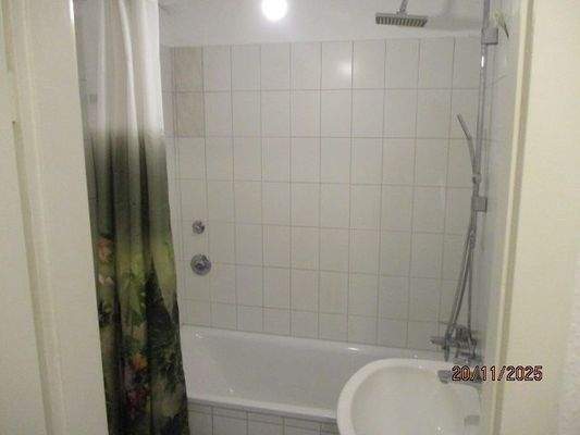 Badezimmer mit Badewanne