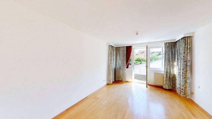 Schlafzimmer 2 - Blick zum Balkon