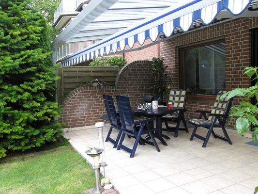 überdachte Terasse mit Markise