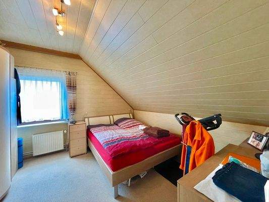 Schlafzimmer DG