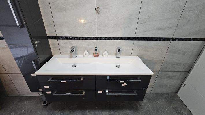 Vorderhaus_OG Bad_02.jpg