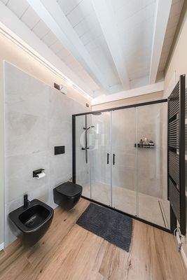 Badezimmer Schlafzimmer 1