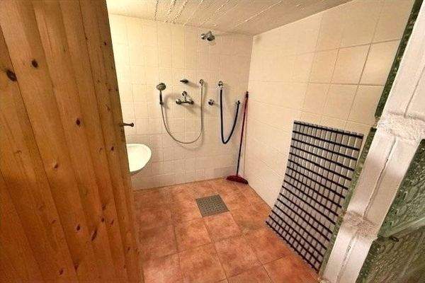 Dusche im Keller