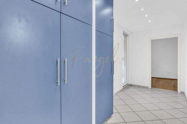 Geräumiger Einbauschrank