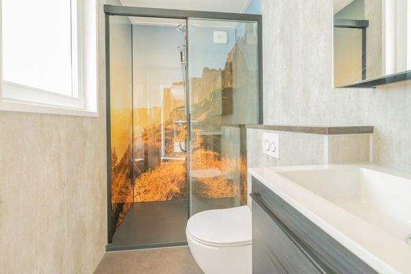 Luxus Badezimmer Chalet Schouwen Duin Mit Künstlerischer Duschwand001