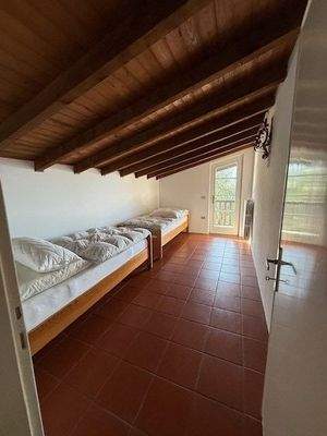 Zimmer mit Balkon.jpg