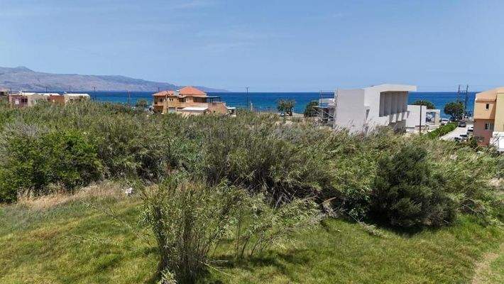 Kreta - Grundstück mit Baugenehmigung für 2 Residenzen in zweiter Linie vom Strand von Maleme zu verkaufen