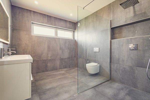 OG Badezimmer mit Regendusche 