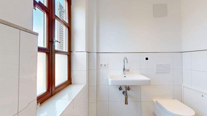 Gäste WC mit Waschmaschinenanschluss 