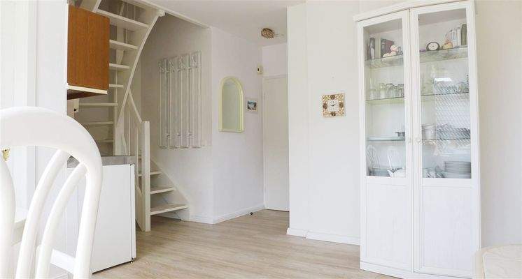Pantry und Treppe zum SP