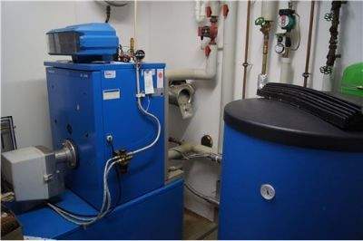 Voll unterkellert – Neben der Heizung
sind zusätzliche Nutz- und
Abstellflächen vorhanden