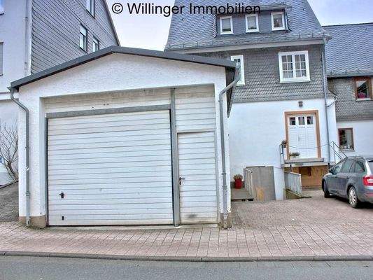 . Ansicht von hinten mit Garage