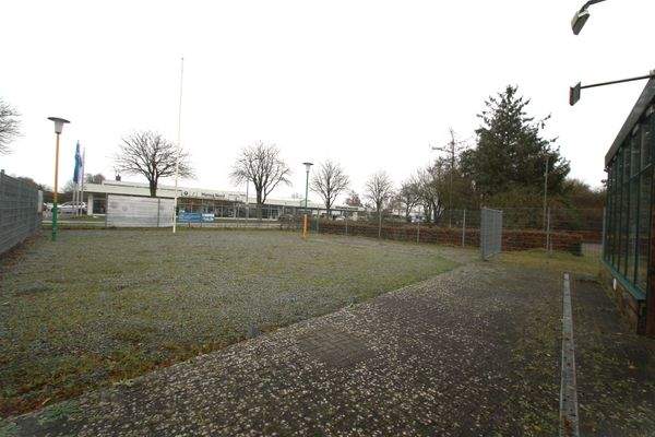 Blick vom Kundentor auf das Gewerbegrundstück