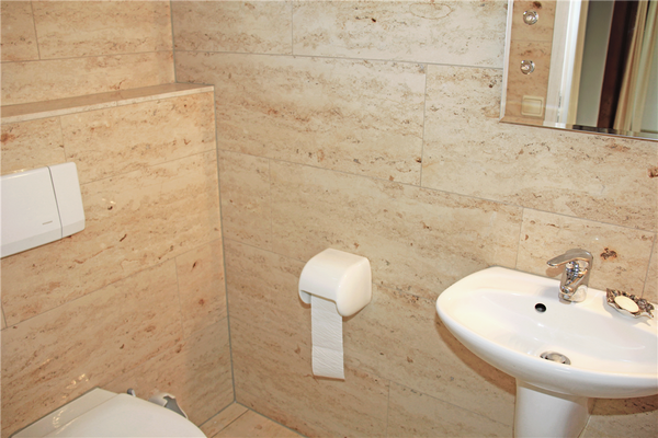 Gäste-WC / Erdgeschoss