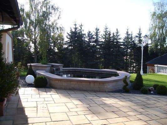 Terrasse mit Koiteich