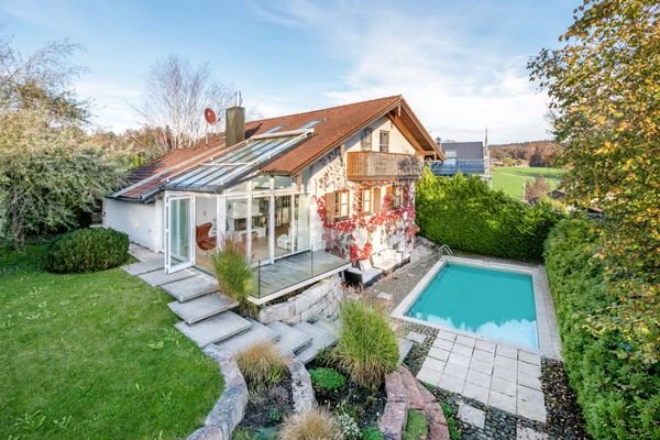 Elegantes Landhaus mit Pool