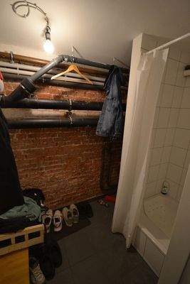 Angestellten-Dusche Kellergeschoss