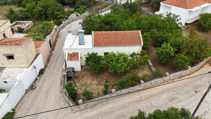 Kreta, Litsarda - Charmantes Steinhaus im Zentrum eines Dorfes zu verkaufen