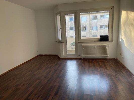 Wohnzimmer mit Balkon