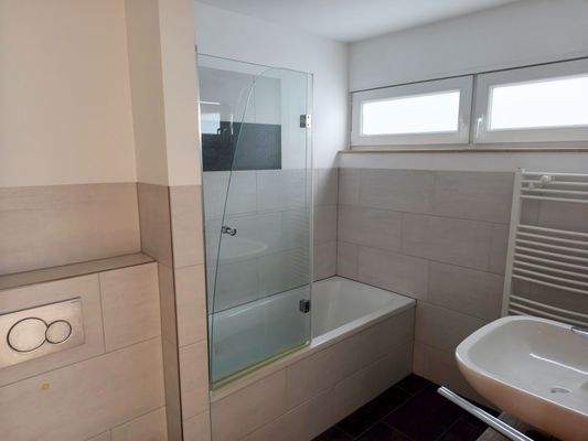 DG - Bad mit Wanne.jpg