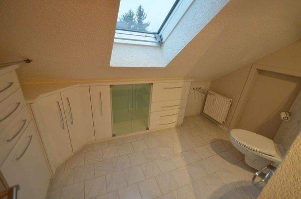 DG:Gäste-WC mit Badmöbel