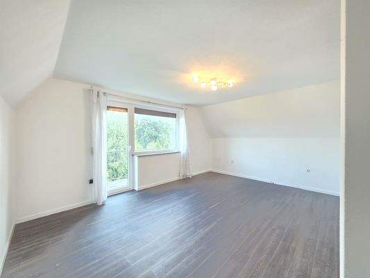 Kinderzimmer mit einem Balkonzugang