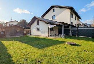 Garten mit überdachter Terrasse
