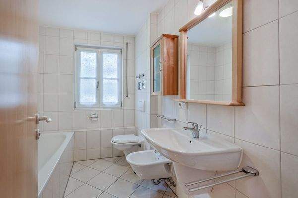 Bad mit Wanne, Dusche, Bidet