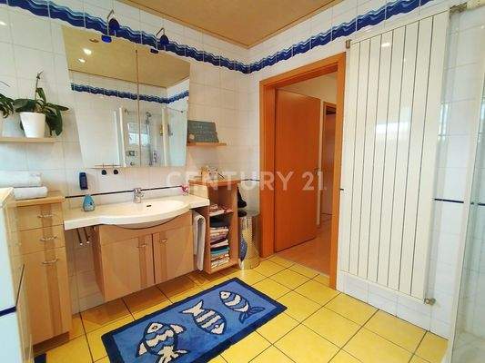 Das Designer - Badezimmer im Obergeschoss