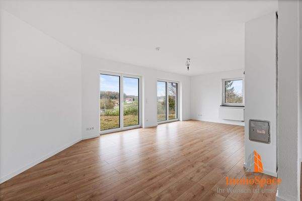 Blick in den offenen Wohn- und Essbereich