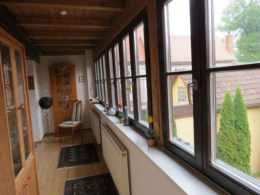 1.OG links Zugang zum Wohn und Essbereich